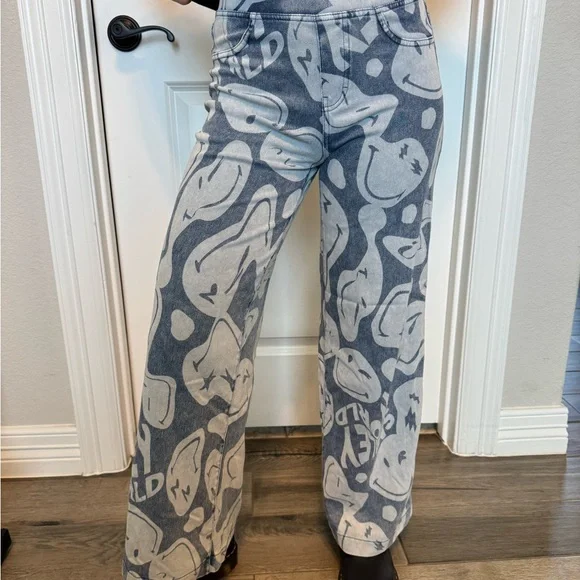 Smiley Face Wide-Leg Jeans - Picture 7 of 7